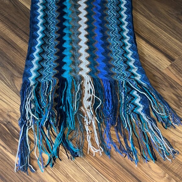 Woven Lightweight Chevron Scarf Frayed Fringe Ends - Picture 4 of 7